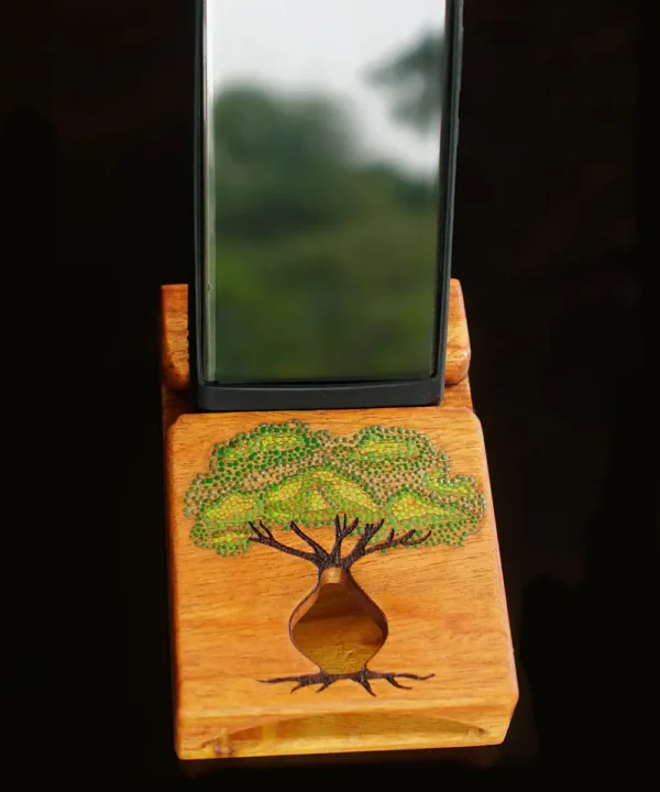 Canarywood speaker with a Toborochi tree design